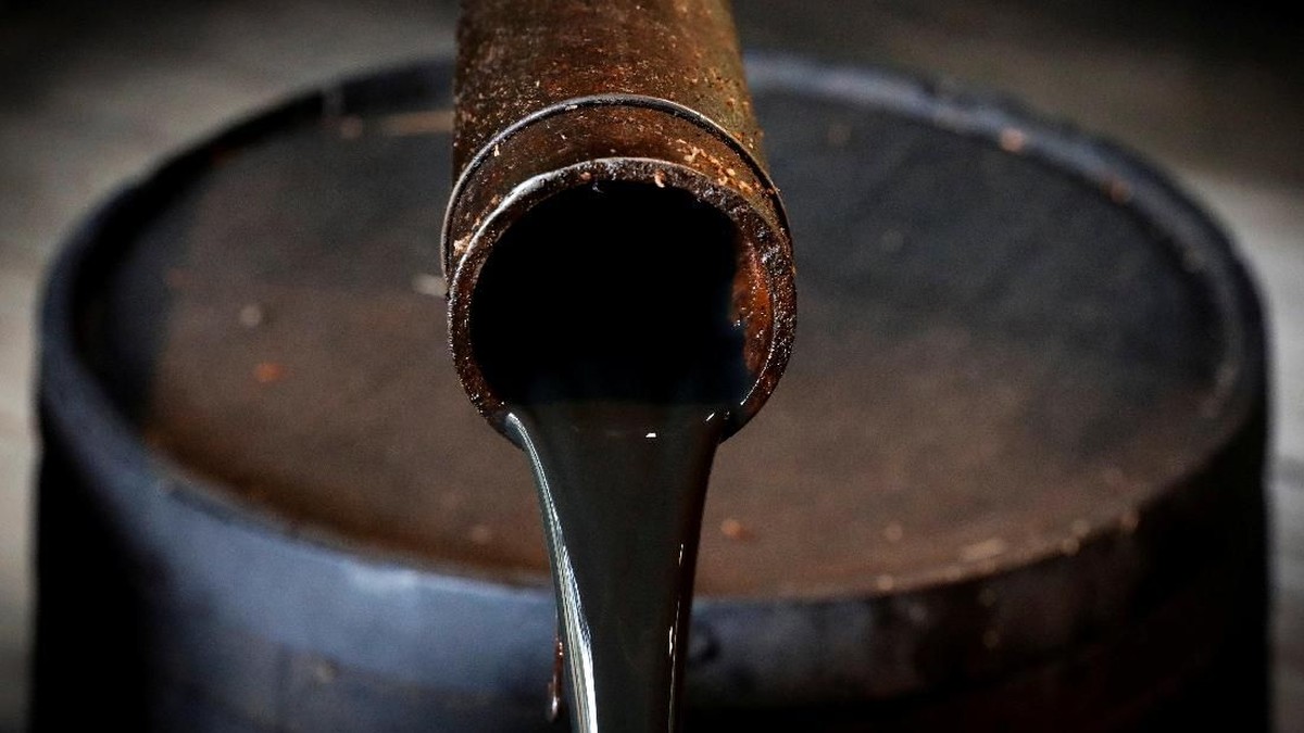 Minyak Makin “Panas”, Diserang Iran, Harga Terbang 5%