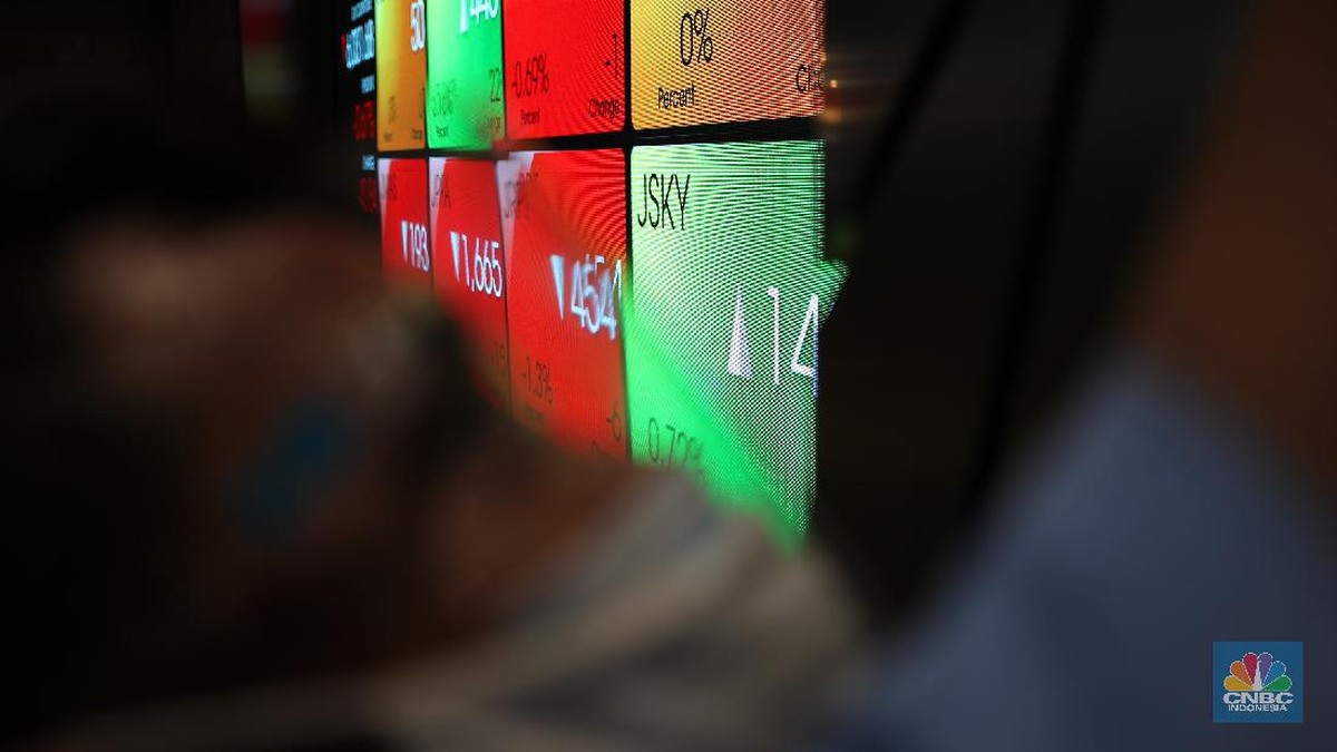 IHSG Pangkas Koreksi, Sesi 1 Ditutup Turun 1,6%