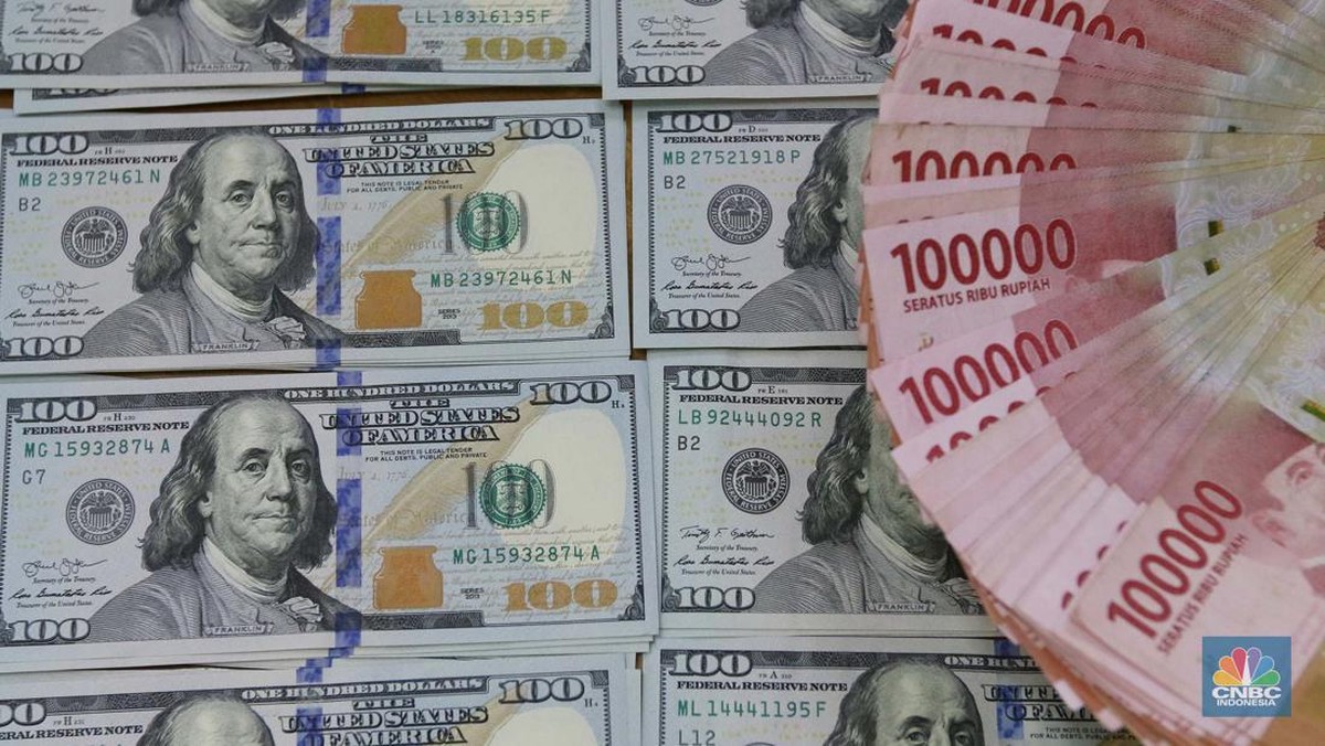Rupiah Melemah Tipis, Dolar AS Naik Jadi Rp16.865