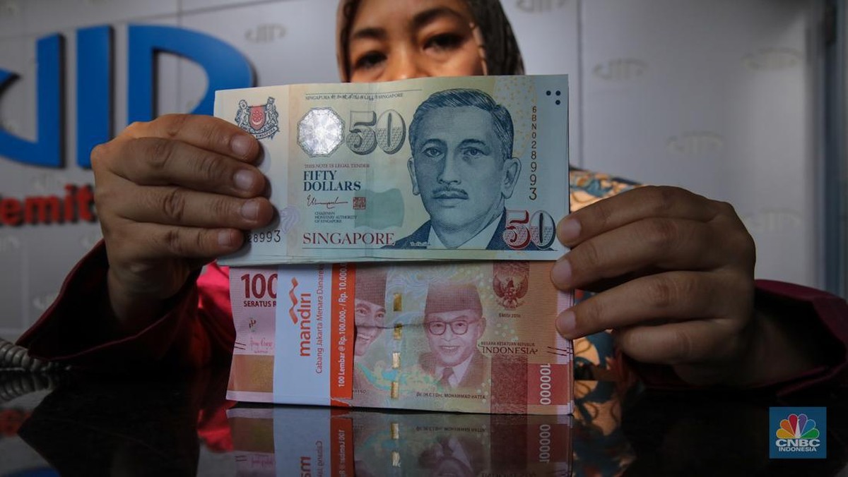 Rupiah Menguat, Bank-Bank Masih Jual Dolar di Atas Rp17.000
