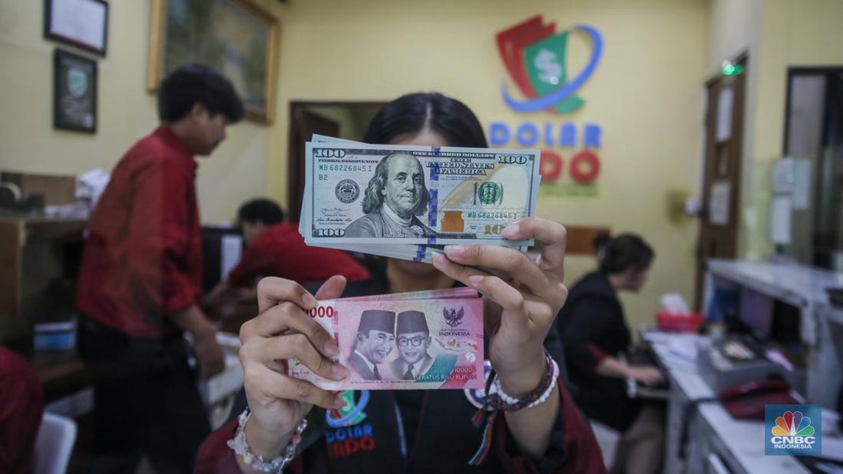 Rupiah Dibuka Melemah Tipis, Dolar AS Naik ke Rp16.940
