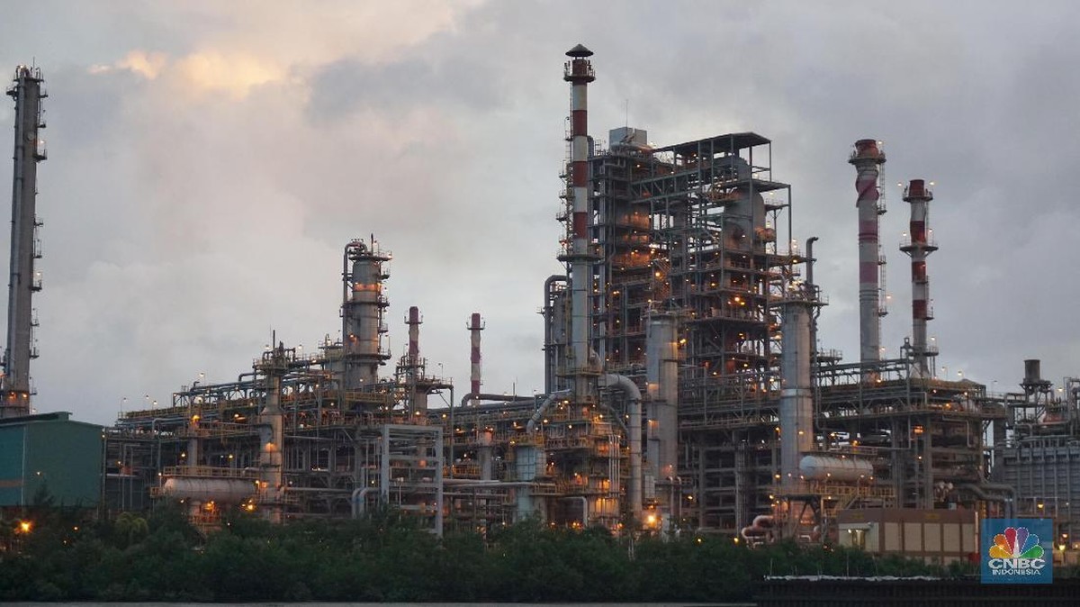 Harga Minyak Melemah, tapi Masih Bertahan di Atas US$90