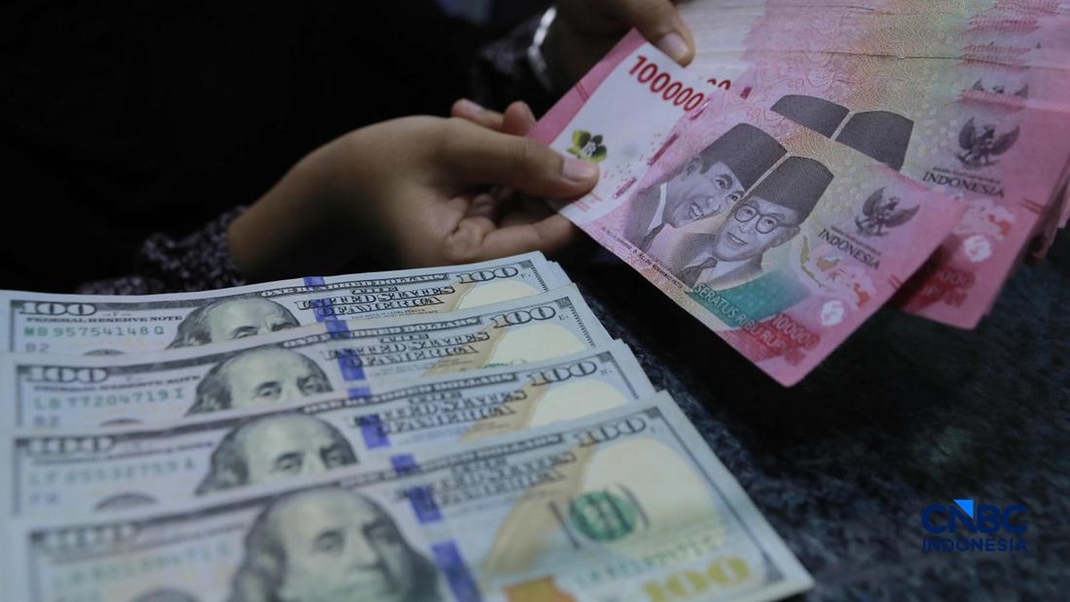 Breaking News! Dolar AS Naik ke Rp17.255