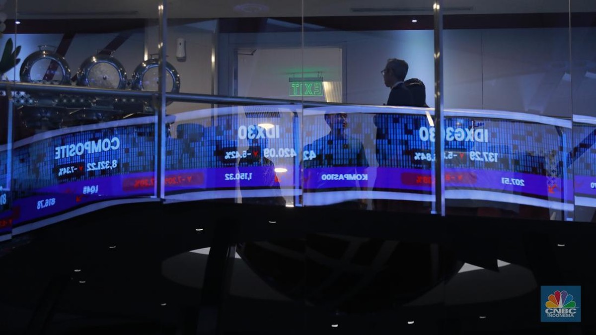 Imbas Sentimen Global dan Rupiah, IHSG Ambruk 2% Lebih