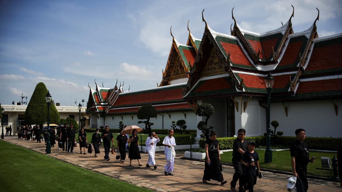 Pangeran Thailand Jadi Tukang Kebun di Bandung, Alasannya Bikin Miris