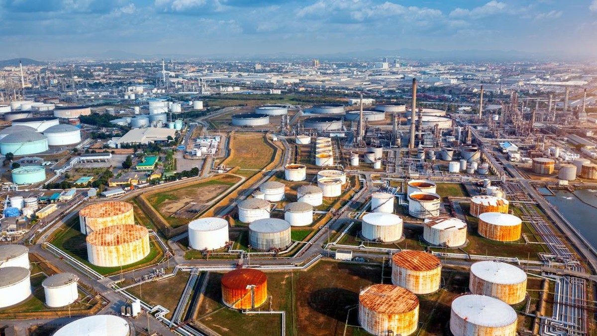 Brent Tembus US$104, Pasar Cemas Konflik Timur Tengah Berlarut