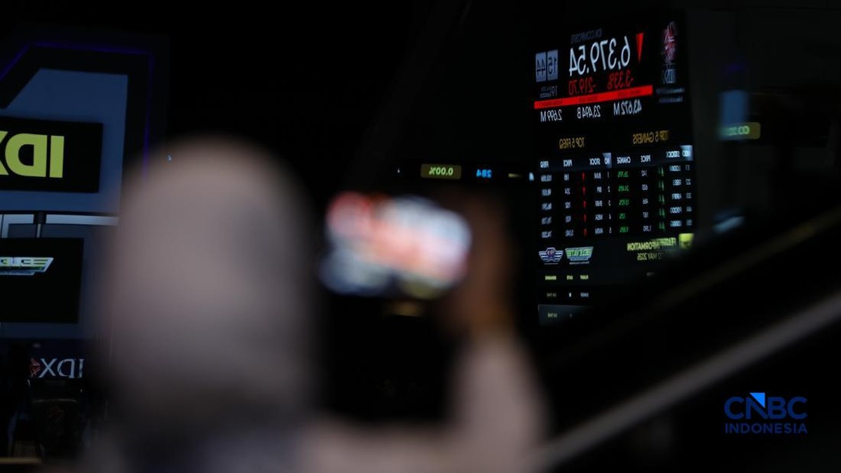 Harga Turun Tajam, BEI Gembok Saham SHIP