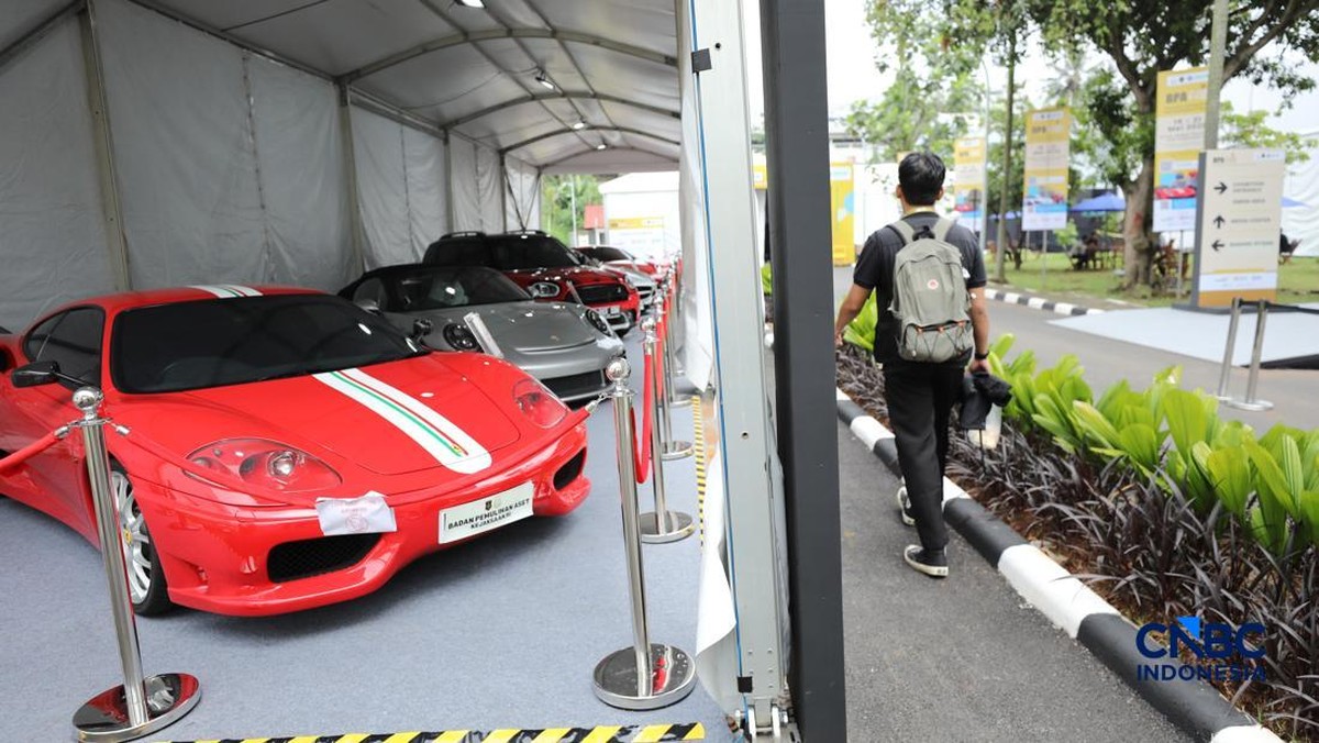 Penampakan Ferrari Hingga Rolls-Royce Sandra Dewi Dilelang Kejagung