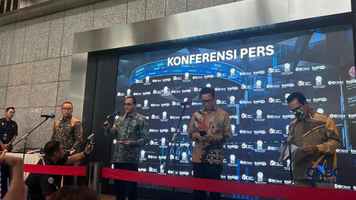Valuasi IHSG Murah, Bos OJK Sebut Momentum Baik Bagi Investor