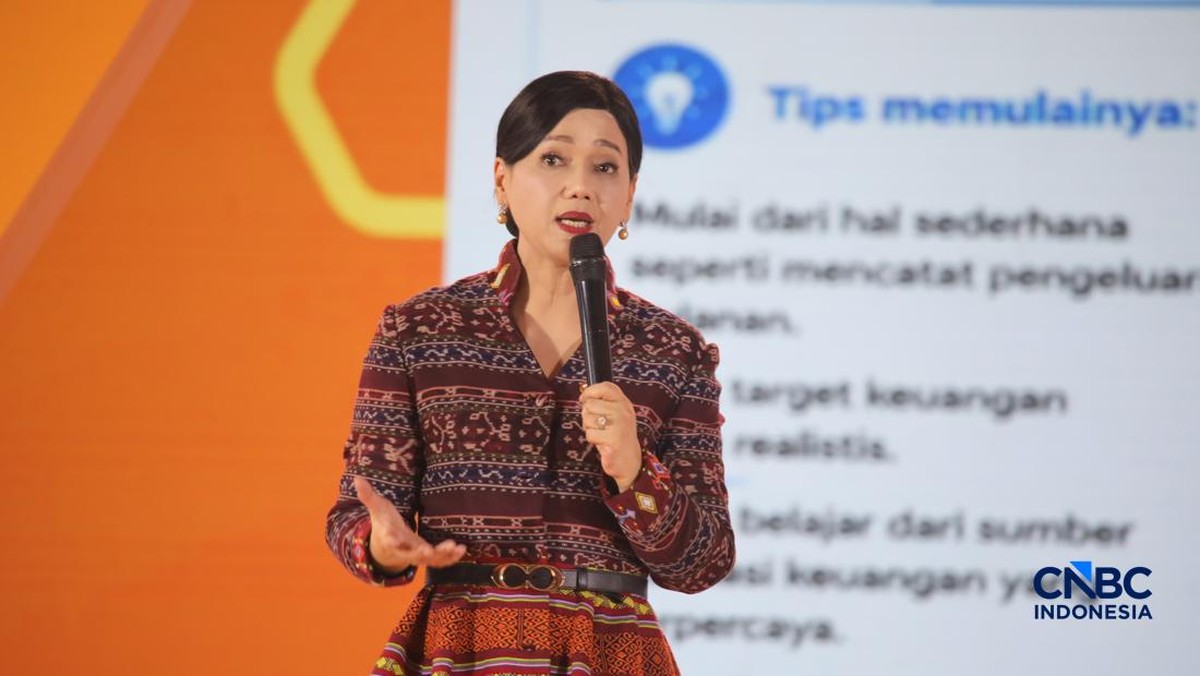 Terjebak YOLO dan FOMO, Bos OJK Sebut Bahaya yang Mengincar Anak Muda