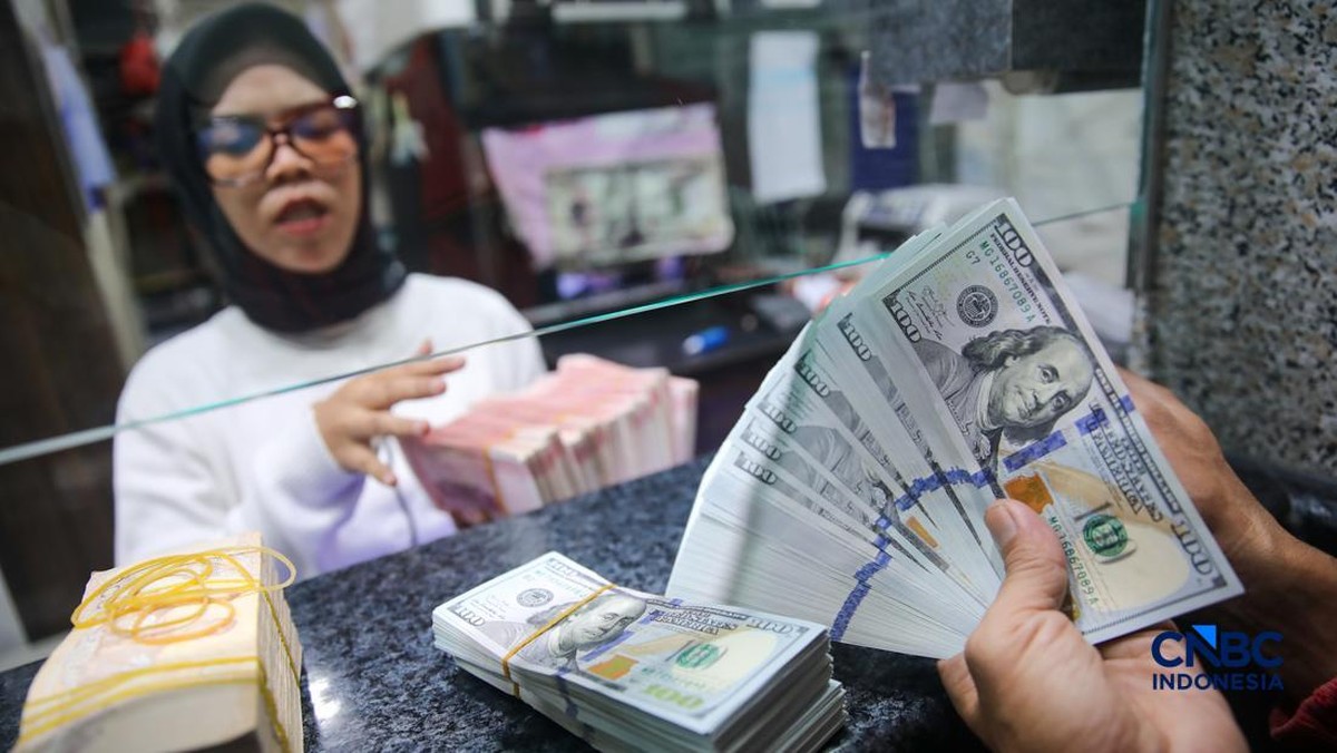 Beli Dolar AS Mau Dibatasi, Segini Harga di Money Changer