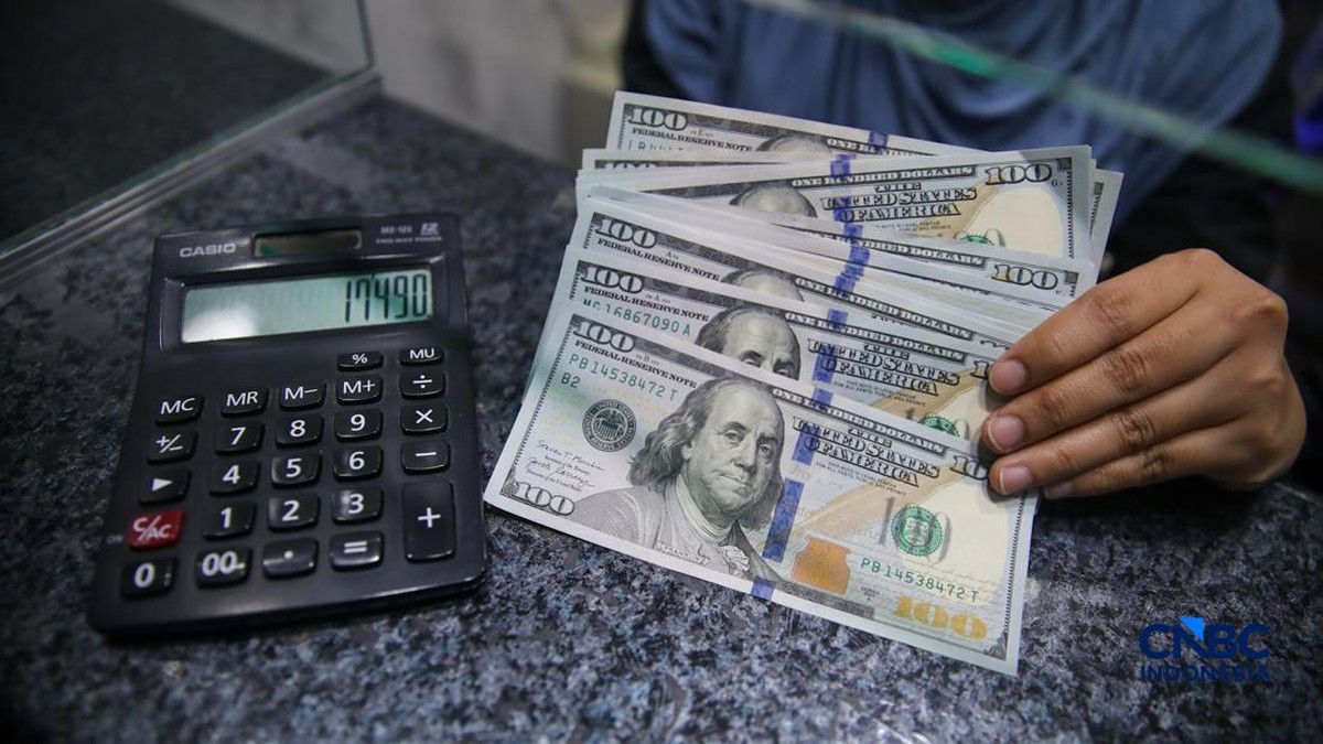 Ekonom Bank Permata Bilang Rupiah Sulit ke Rp16.000/US$, Ini Alasannya