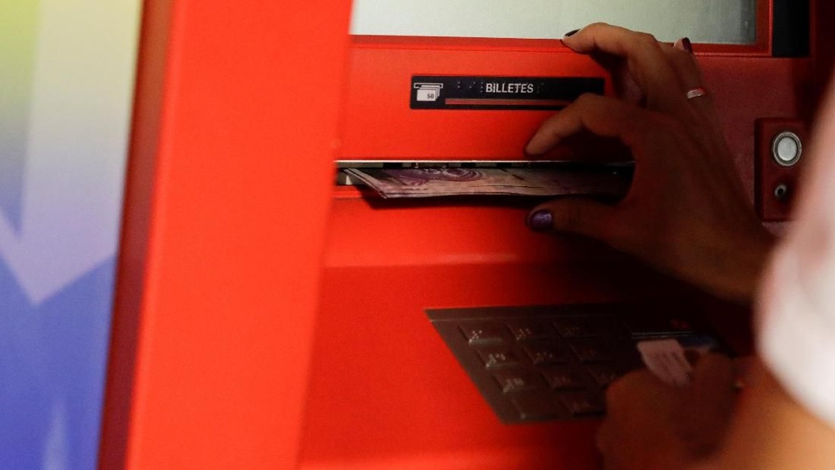 Mantan Polisi Dapat Rp 215 Miliar Berkat Mesin ATM