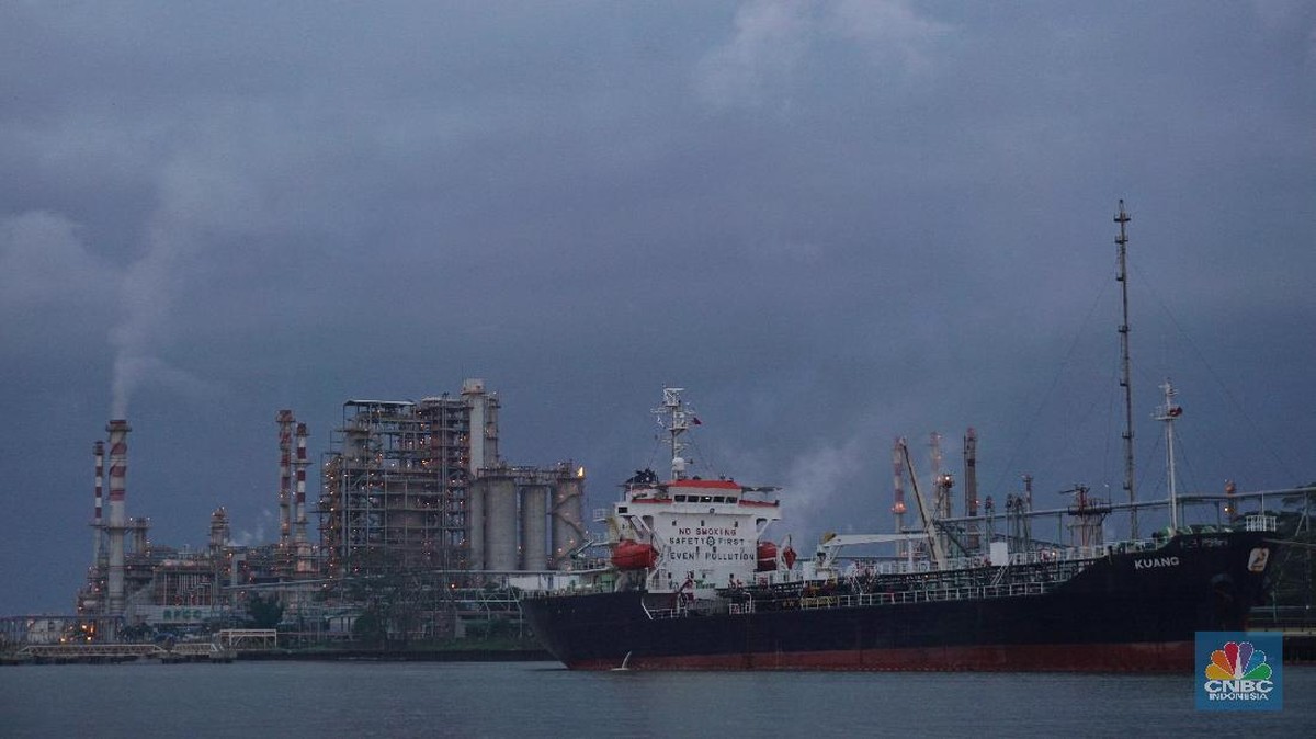 Harga Minyak Melonjak Lagi, Iran Tutup Selat Hormuz Usai Serangan Baru