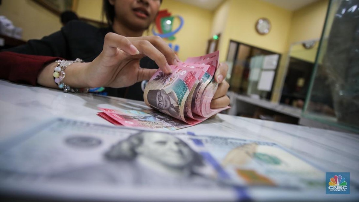 Breaking News! Dolar AS Naik ke Rp18.050