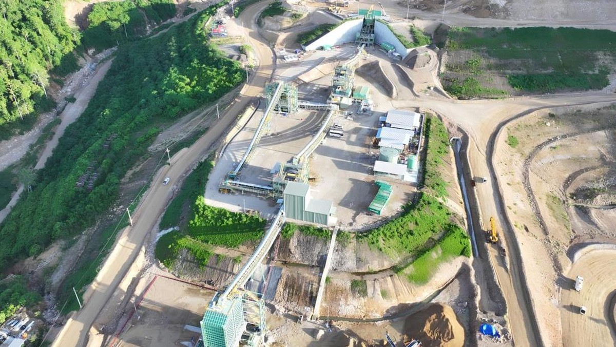 Detik-Detik Melantai di Bursa Hong Kong, EMAS Didukung Glencore Cs