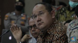 Tilep Ratusan Miliar Duit Asuransi, OJK Kejar Sisa Aset Henry Surya