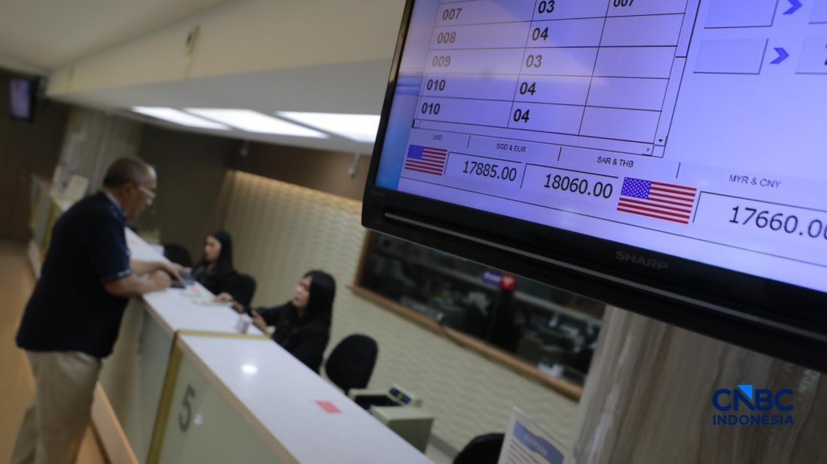 Efek Dolar Sempat Betah Rp18.000, Money Changer Sepi!