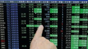 Harga Minyak Tembus US$100 Lagi, Pasar Saham Kembali Cemas