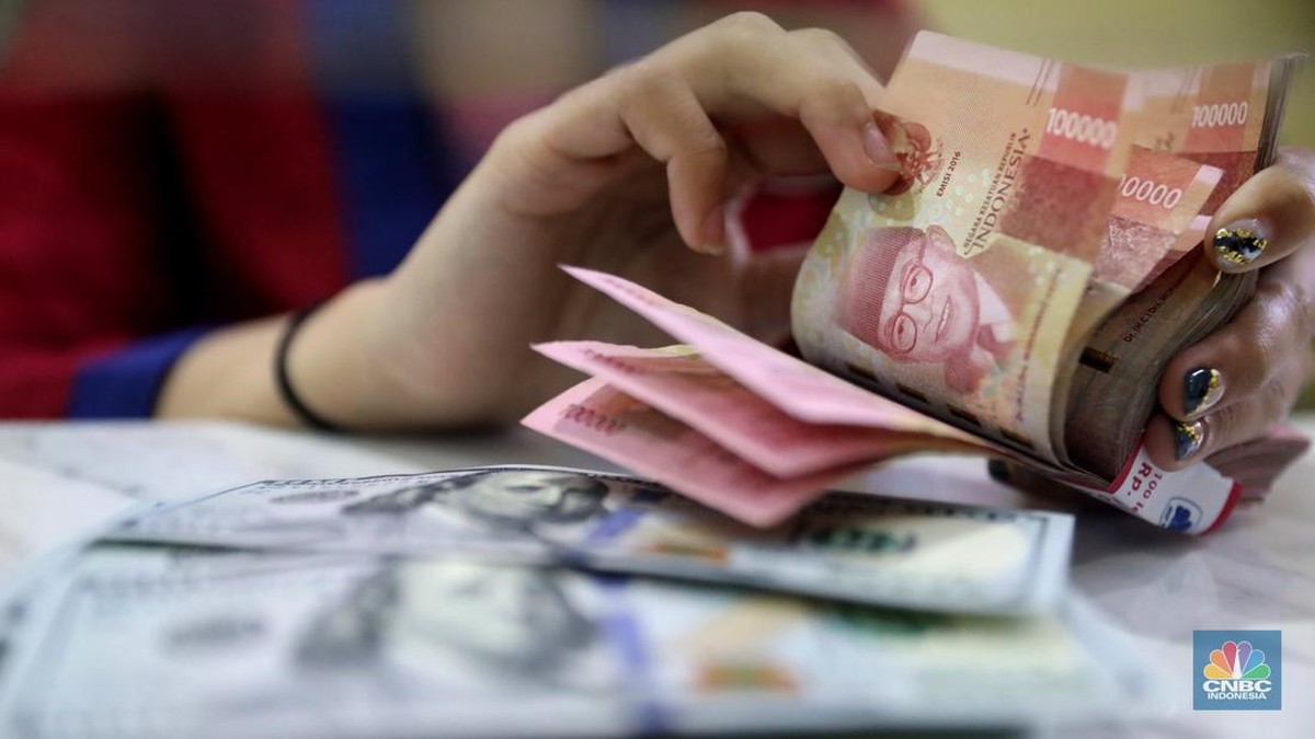 Rupiah Dibuka Melemah, Dolar AS Naik ke Rp17.875