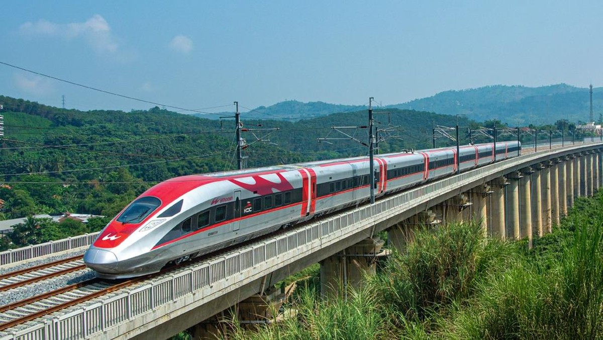 Purbaya Beri Sinyal China Mau Garap KA Cepat Bandung-Surabaya