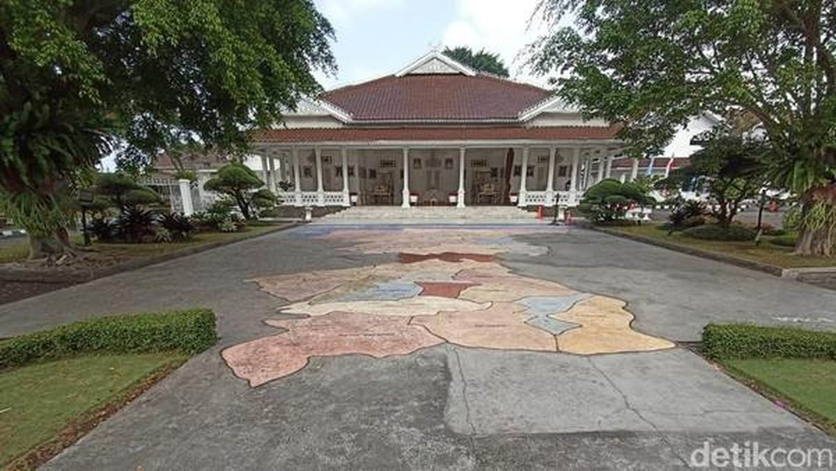 Bupati Terkaya di Jawa Hidup Serba Mewah, Rakyatnya Melarat