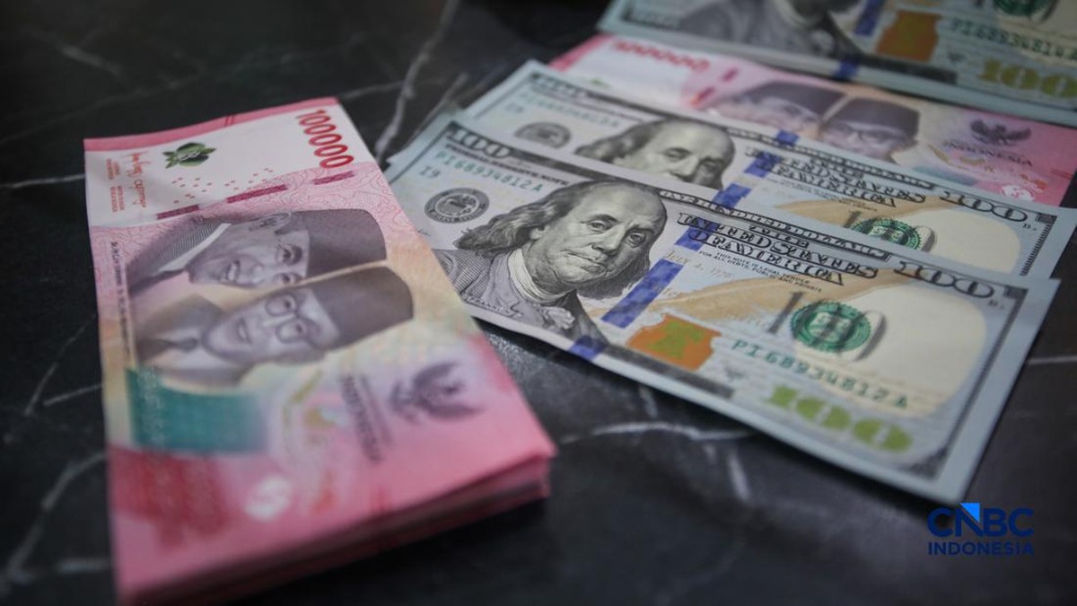 Rupiah Dibuka Menguat Pagi Ini, Dolar AS Turun Tipis ke Rp17.905