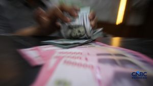Rupiah Ditutup Melemah 0,11%, Dolar AS Naik ke Rp17.715