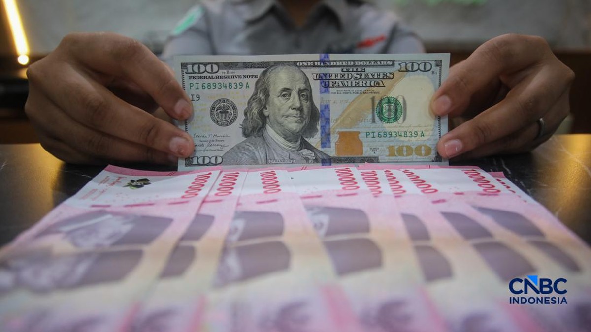 Pagi Ini Rupiah Dibuka Menguat, Dolar AS Turun ke Rp17.900
