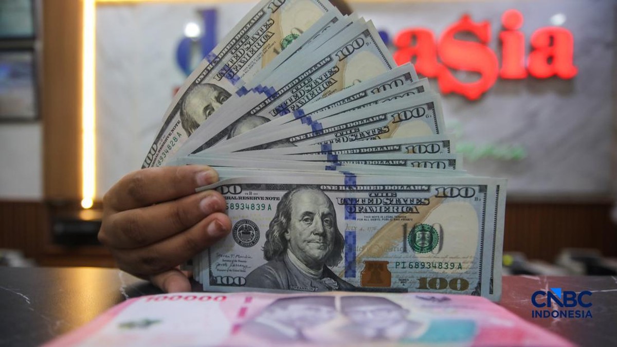 Rupiah Dibuka Hijau, Dolar AS Turun ke Rp17.720 Pagi Ini
