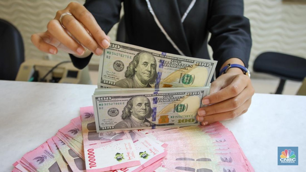 Rupiah Ditutup Loyo, Dolar AS Naik ke Rp17.865