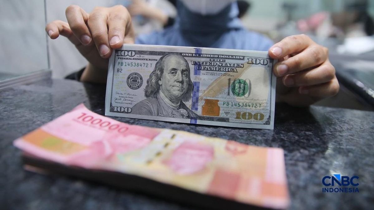 Rupiah Dibuka Melemah, Dolar AS Naik Tipis ke Rp17.830