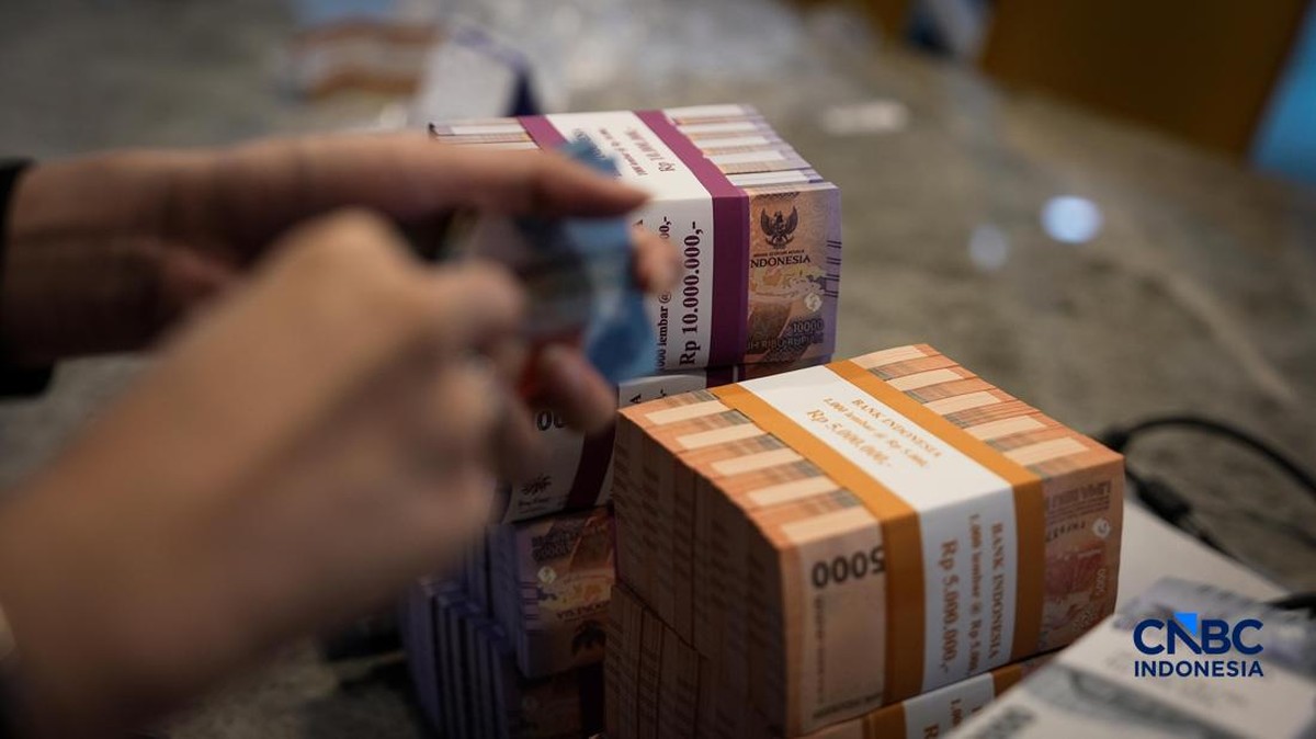 DPK Anjlok 10%, Dirut Bank Jatim (BJTM) Ungkap Alasannya