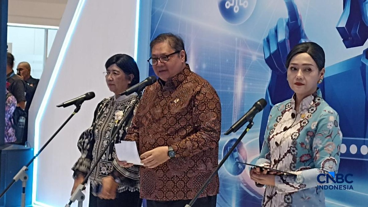 IHSG Ambruk 2%-Dolar AS ke Rp18.000, Menko Airlangga Buka Suara!