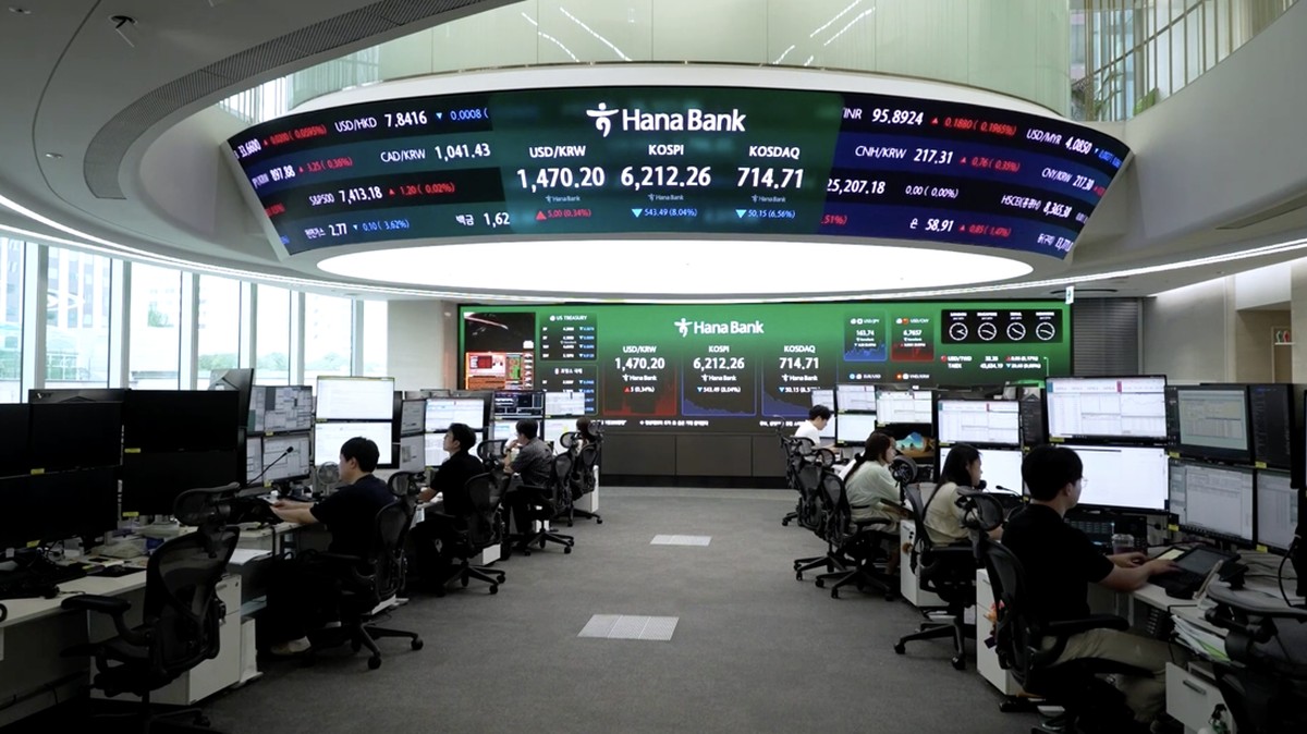 Bursa Asia Mayoritas Melemah, Harga Minyak Tembus US$106 per Barel