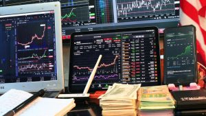 Pagi-Pagi IHSG Dibuka Anjlok 1%, Rupiah Nyaris Rp 18.000/US$
