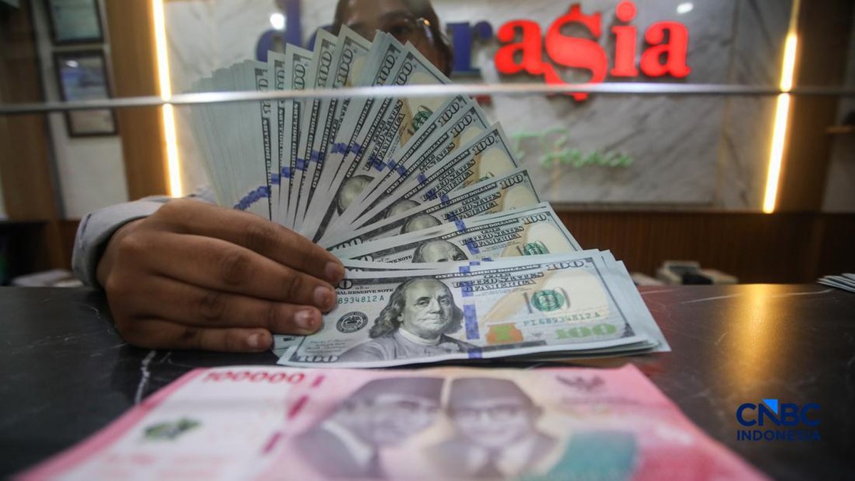 Dolar AS Dekati Rp18.000/US$, Airlangga Buka Suara