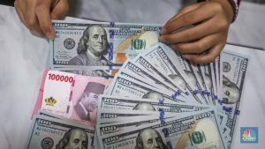 Rupiah Sentuh Level Tertinggi 15 Minggu, Dolar AS Turun ke Rp17.650