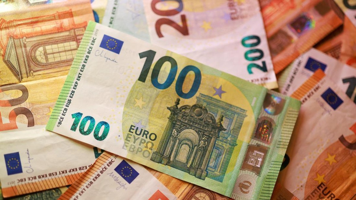 Euro Anjlok ke Level Terendah 17 Bulan, Obligasi Prancis Diobral