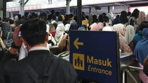 Penumpang KRL Makin Padat, Danantara Desak KAI Susun Masterplan