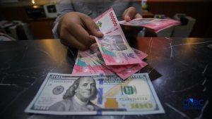 Rupiah Makin Tertekan, Ekonom Ungkap Skenario Dolar Tembus Rp18.800